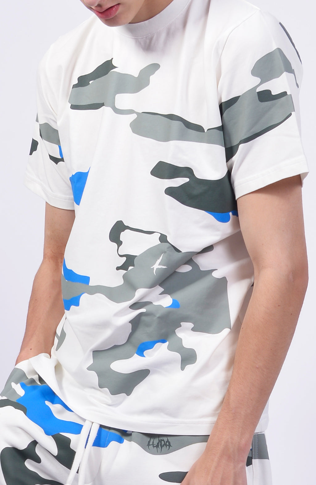 Luda - Navy Camouflage - White T-Shirt