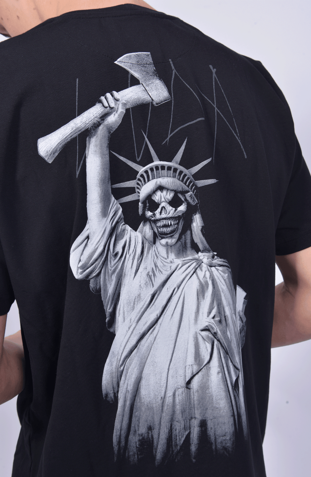 Luda - Statue of Luda T-Shirt