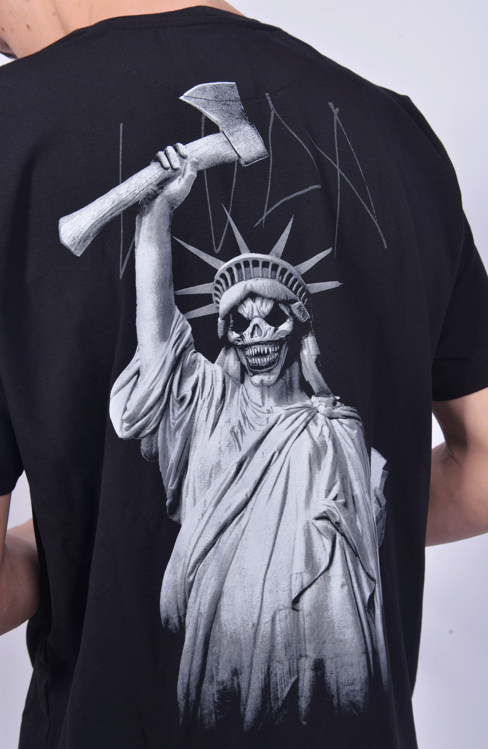 Luda - Statue of Luda T-Shirt