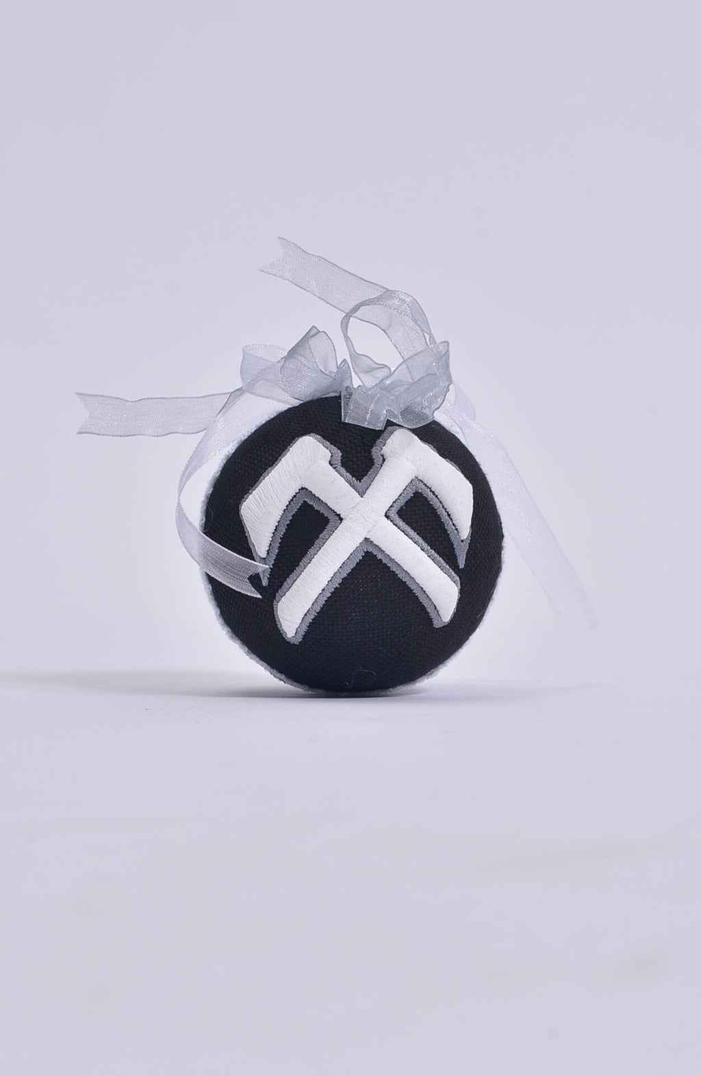 X-MAS BALL BW