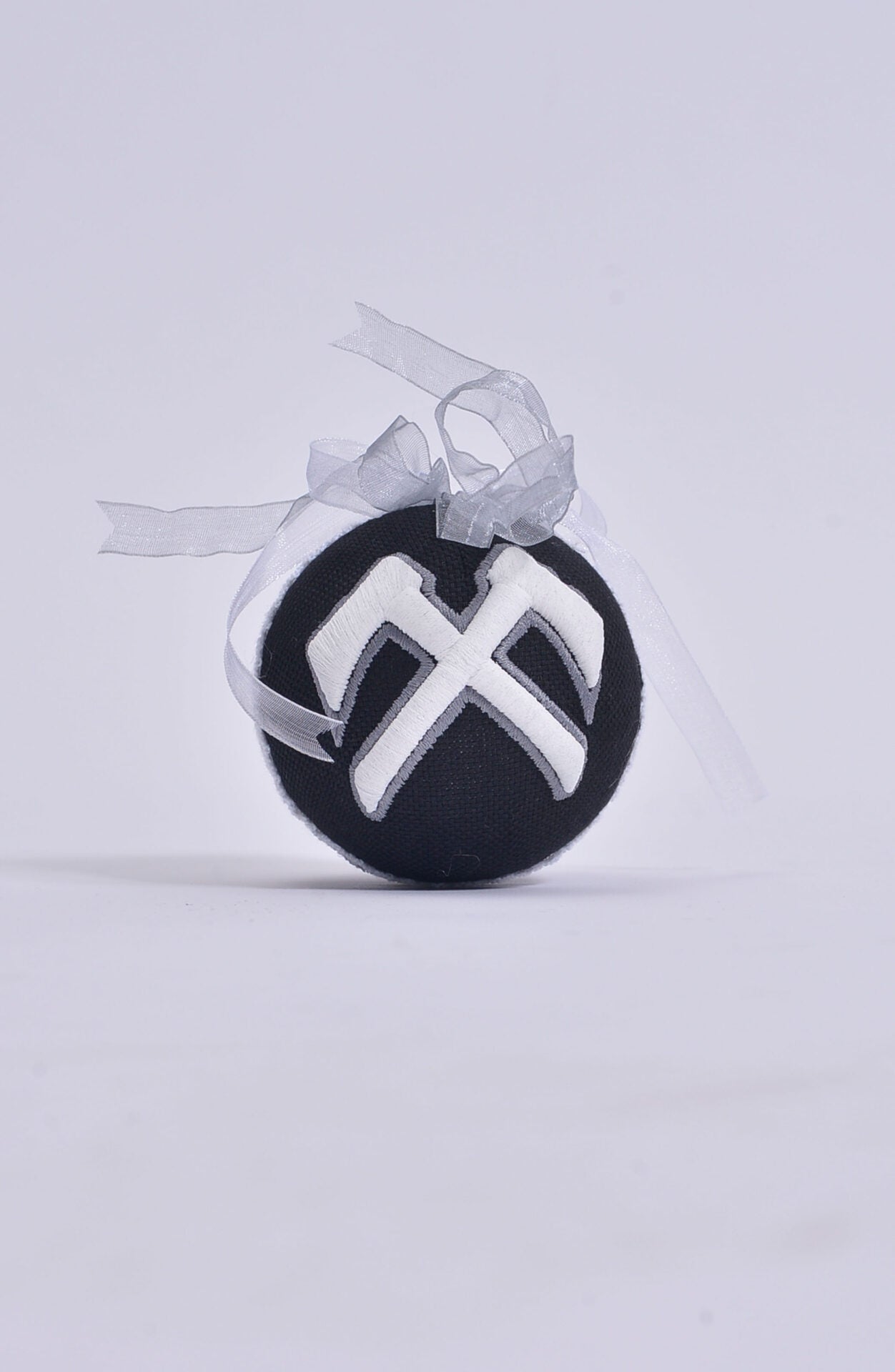 X-MAS BALL BW