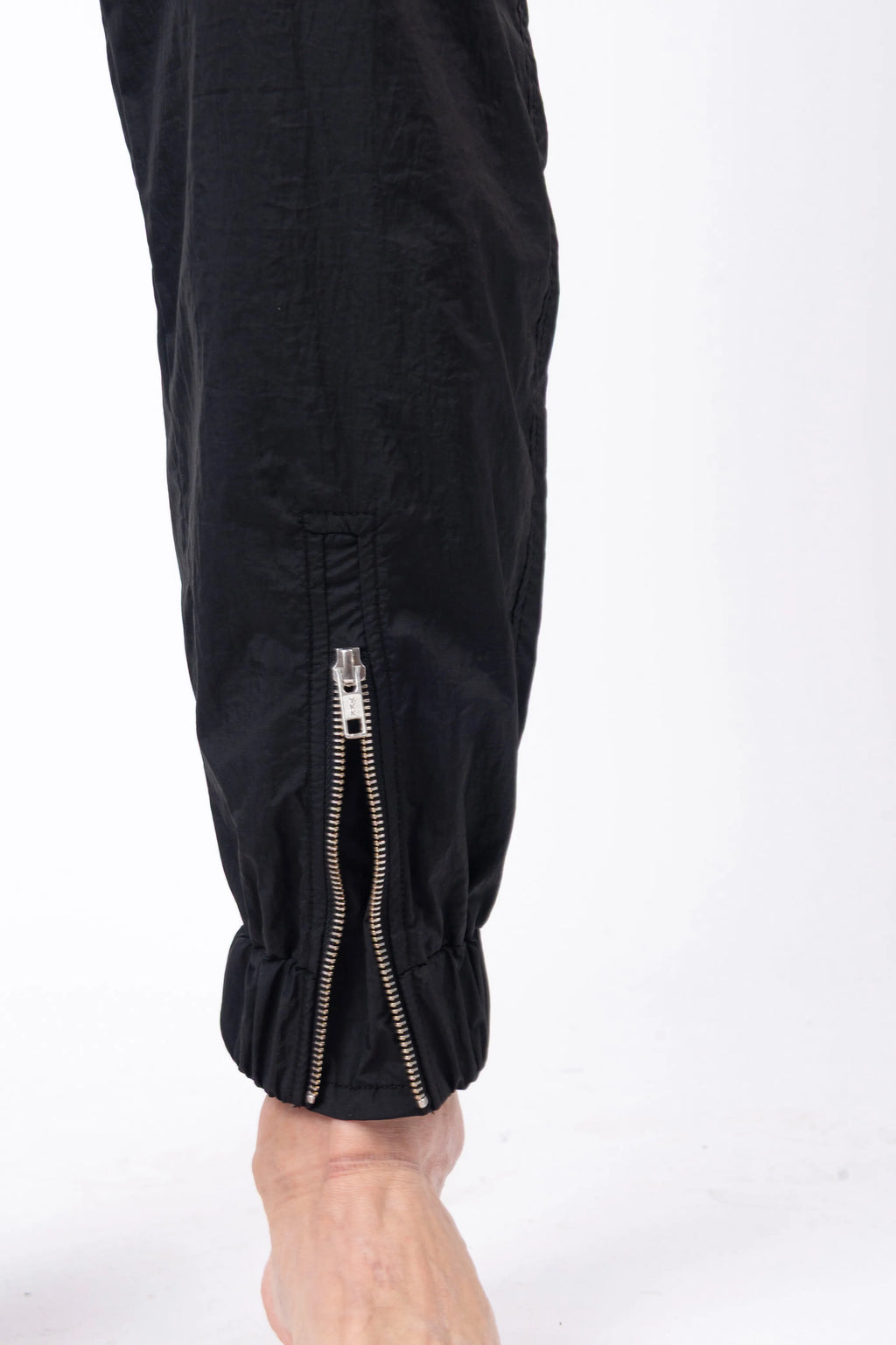 Luda - Metal Zipper Black Pants