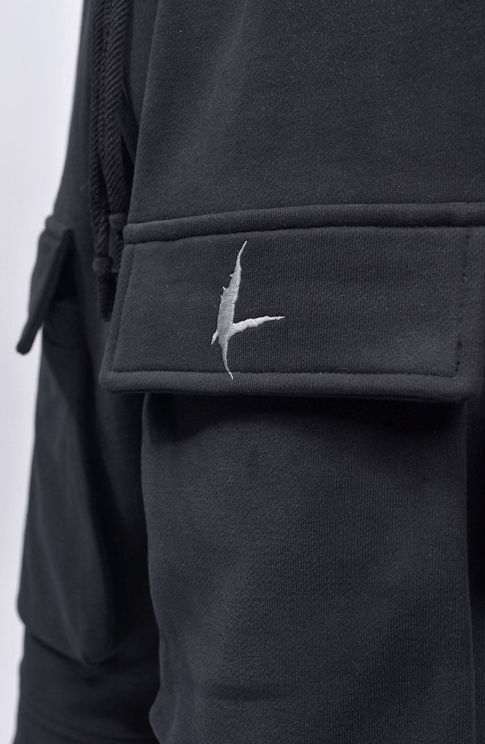 Luda - Pocket Embroidery Shorts